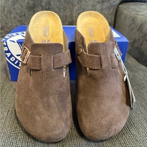 Birkenstock Boston Mocha Suede Clogs EU 40 US MENS 7 WOMENS 9
NOT FOR SALE